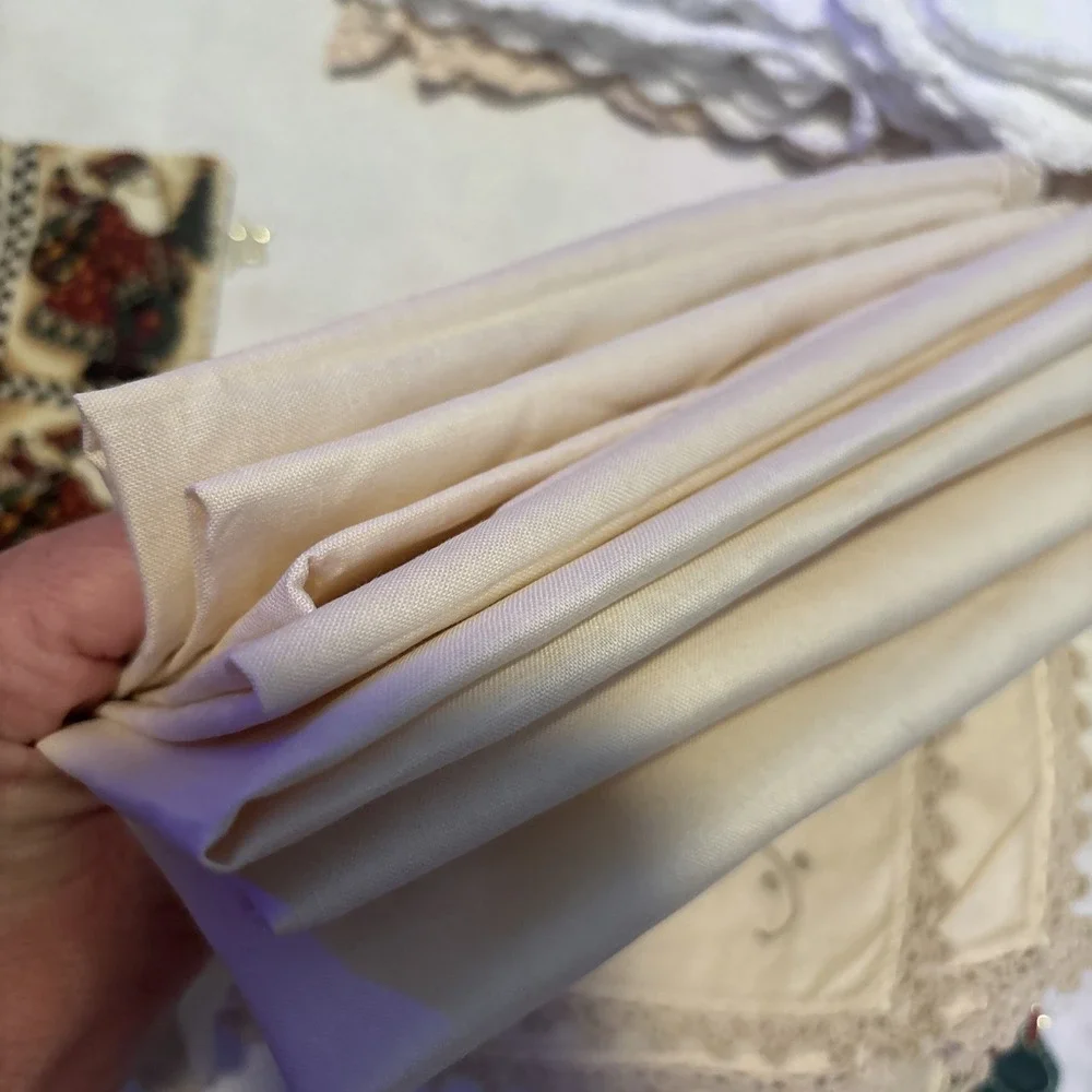 Vintage Lot Of Linen Embroidery‎ Pieces. Napkins, Hankies, Runners, Doilies.